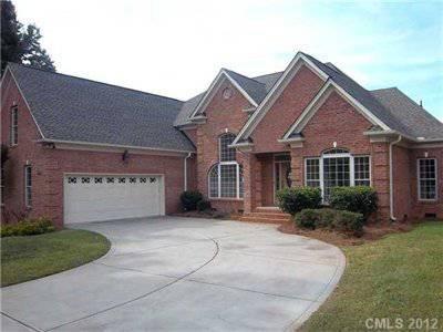 $424,000
Charlotte 4BR 3.5BA, SHOWS LIKE NEW! FRESH PAINT,CARPET AND