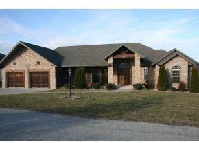 $424,000
Reeds Spring 5BR 4BA, Outstanding rock wall accents,16ft