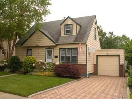 $425,000
Floral Park 3BR 1.5BA, Move-In Cape On Quiet Block In The