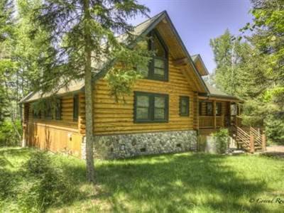 $425,000
Lovely Log Home