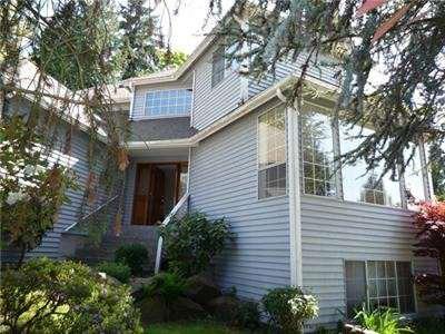 $425,000
Never feel cramped in this Amazing Bothell home!