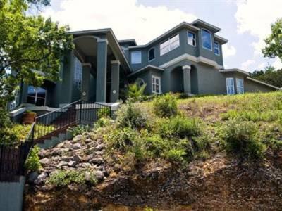 $425,000
Spacious Home