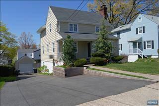$429,000
Fair Lawn 3BR 3BA, RECENTLY PAINTED EXTERIOR AND INTERIOR.