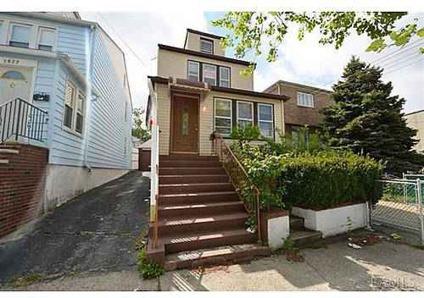 $429,000
Fully Renovated 1 Family House~Detached~Finished Basement~Garage~Owner