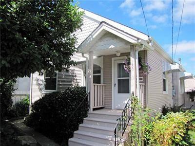 $437,000
Incredibly Charming 1908 Bungalow sought after in Ballard