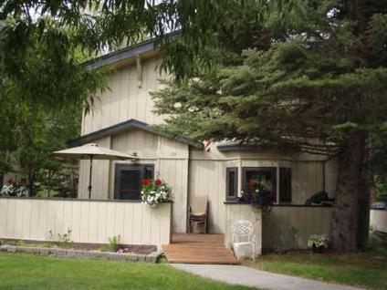 $460,000
This free standing Cottage is like a single family home right in Ketchum with a