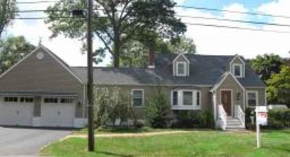 $465,000
Pequannock 3BR 2.5BA, BEAUTIFULLY UPDATED W/NEW