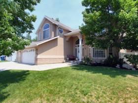 $479,900
Sandy 5BR 4BA, Wow! This home is a must see!