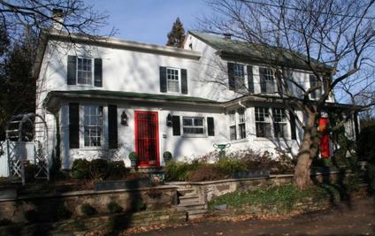 $489,000
Vintage Stone Cottage in the Village