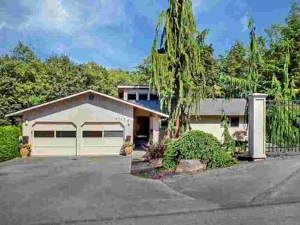 $489,950
Everett Real Estate Home for Sale. $489,950 3bd/2.75 BA. - Barbara Lamoureux of