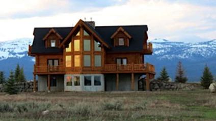 $495,000
New whole log custom cabin built in the center of the Centennial Cove