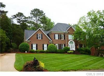 $499,000
Charlotte 4BR 2.5BA, Classic transitional brick home fully