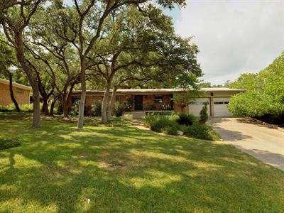 $499,000
Great Location on Balcones! 1 story Bungalow with Live Oaks!!
