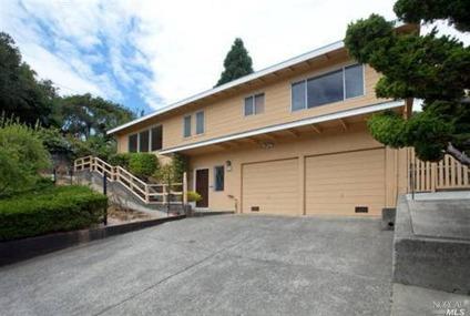 $499,000
Well maintained mid century home in sought after Gerstle Park!