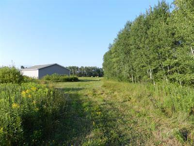 $49,900
Acreage and Garage in Maple!