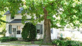 $49,900
Old Route 66 - Nice modernized 1 1/2 story turn-of-the-century home walking