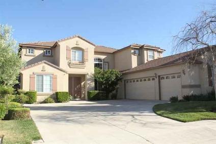$500,000
Clovis 5BR 5BA, Spacious and Private... Located in the