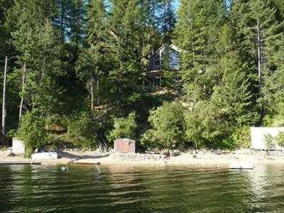 $525,000
Beautiful Waterfront Home On Deer Lake