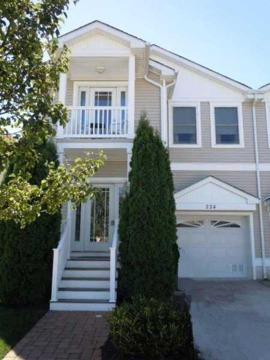 $529,000
Wildwood Crest 4BR 2.5BA, Just 2 short blocks to the voted