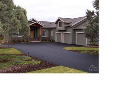 $529,900
Redmond 4BR, Situated behind gates & on 11th fairway at