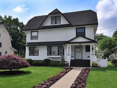$529,999
Classic Side Hall Colonial