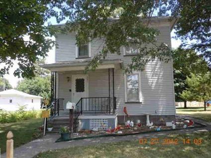 $52,000
Monmouth 2BR 1BA, This home has as a large kitchen and