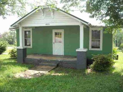 $52,000
Newton 2BR 1BA, TAYLORSVILLE: Cute bungalow home in the town