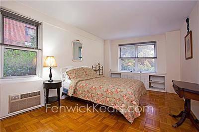 $534,900
New York 1BR 1BA, Corner ground floor apartment in a Full