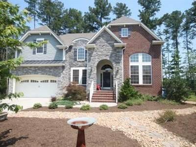 $549,900
Stunning home in prime Durham/Chapel Hill location