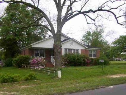 $55,000
Cordele 3BR 1BA, This brick and frame home has recently been