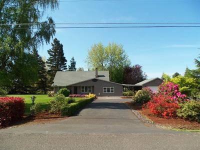 $575,000
Country beauty and city refinement