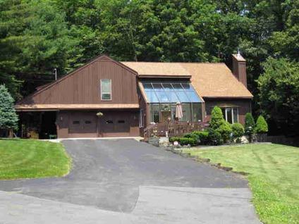 $579,900
Lake George 3BR 1.5BA, This home offer use of a dock/mooring