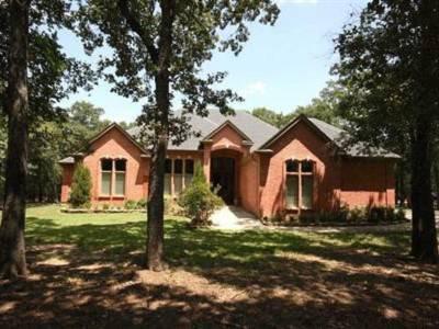 $589,000
Oak Point Home with Shop on 5.6 Private Acres
