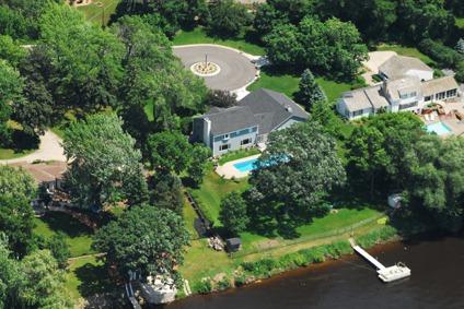$589,500
Beautiful Home on the Mississippi River