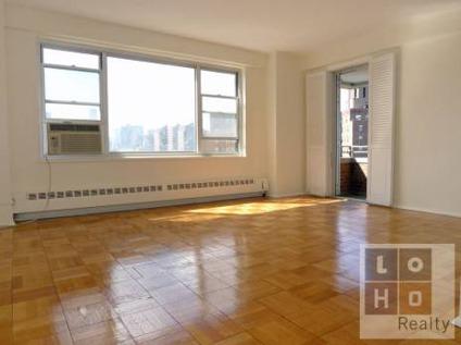 $599,000
Apartment,Simplex, Postwar - New York, NY
