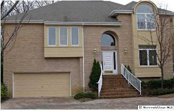 $600,000
Holmdel 3BR 3.5BA, Location is everything &this beautiful