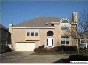 $610,000
Holmdel, Beautiful, spacious & meticulously maintained 3BR