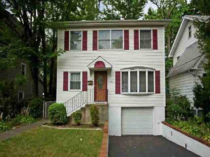 $619,000
Cresskill 3BA, THIS SPACIOUS, UPDATED, AND RENOVATED IN 2003