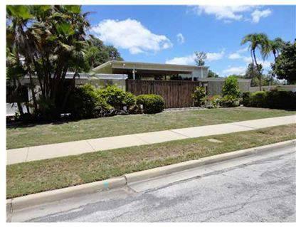 $619,900
Tampa 2BR 2BA, REMENCENT OF FRANK LLYOD WRIGHT ARCHITCTURE.