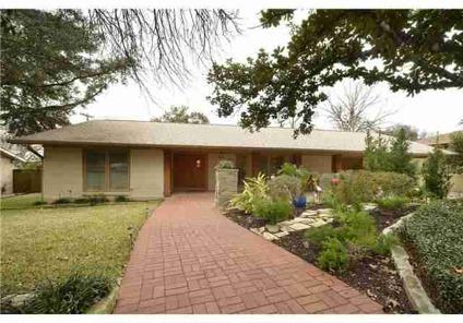 $625,000
RARELY SOLD IN THE GREAT OAKS AREA!Remodeled & updated ranch style home w/cov'd
