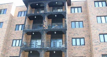 $63,310
Des Plaines 2BR 2BA, Auction to be Held On-Site: 9335