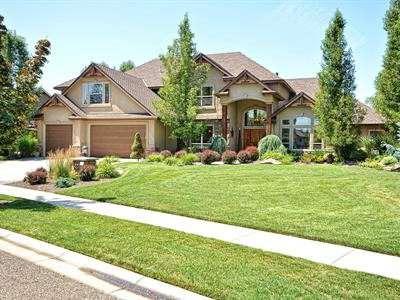 $649,900
Luxury Home in Two Rivers!