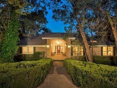 $650,000
Charming Single Story in Gated Rob Roy in Westlake