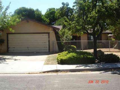 $65,900
Madera, Investor special! This 3 bedroom, 2 bath home sits