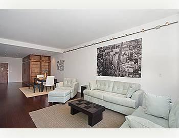 $665,000
Spacious & Tastefully Renovated One Bedroom Co-op in Prime Financial District