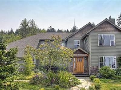 $675,000
Spacious, Surprising Home with Bellingham Lake Whatcom Views