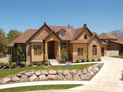 $679,000
Elegant Sandy Home!