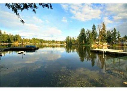 $689,900
luxurious house with a magnificent view of Shady Lake