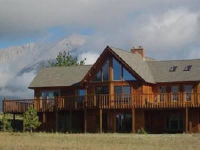 $699,000
Quintessential Mountain Home