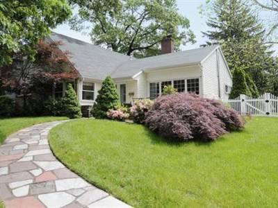 $699,000
Tastefully Updated Expanded Ranch